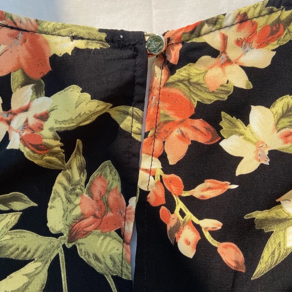 One Clothing Floral Romper - Picture 8 of 9